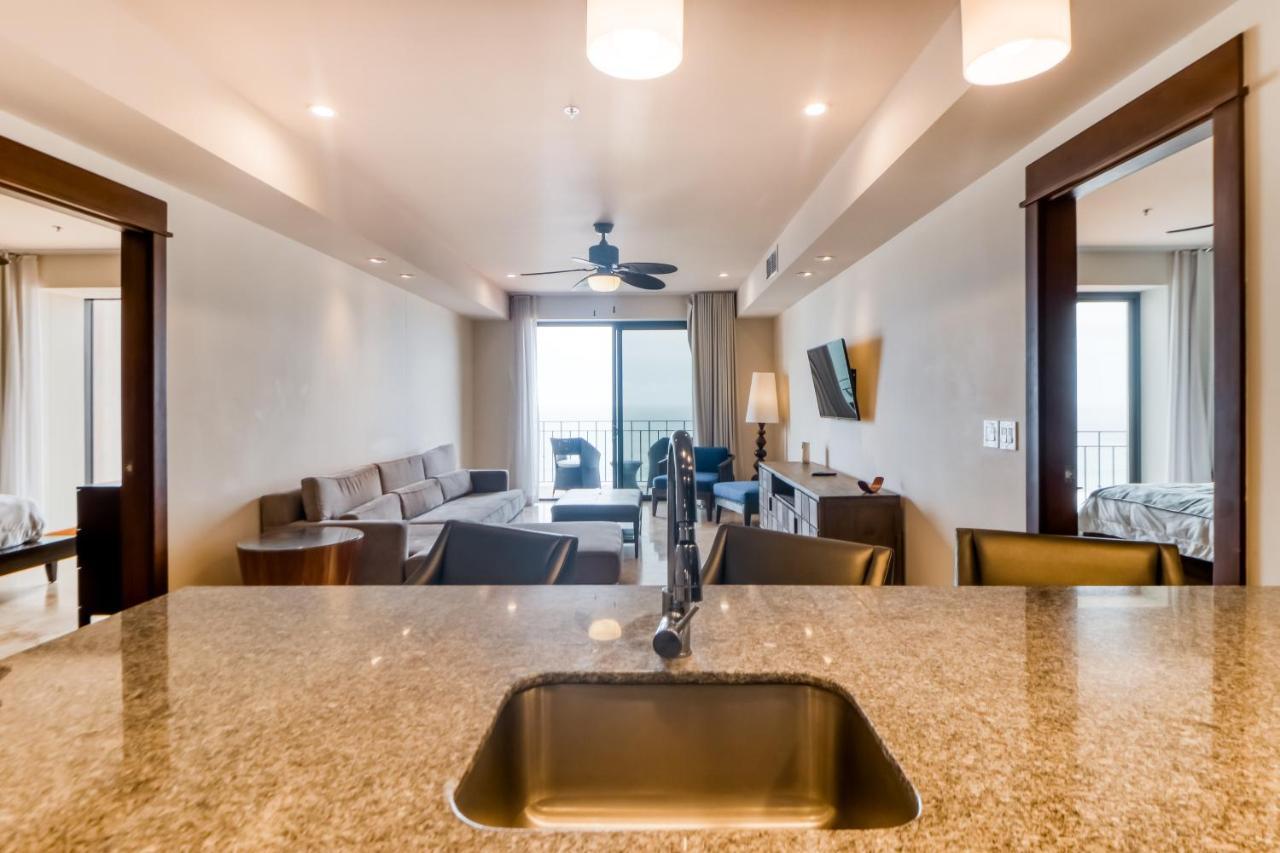 Unit 1014 At Croc's Apartment *