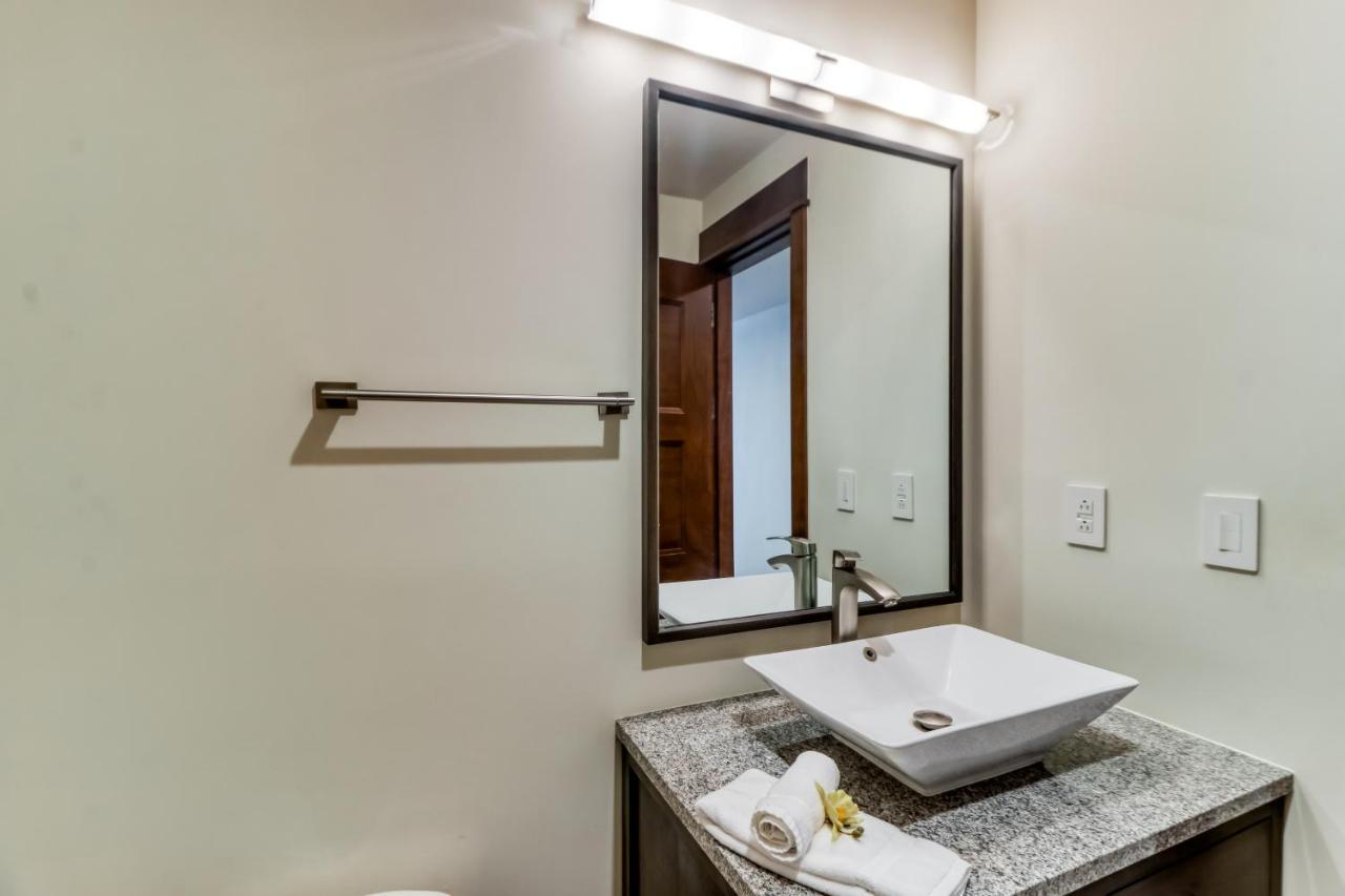 Apartment Unit 1014 At Croc's