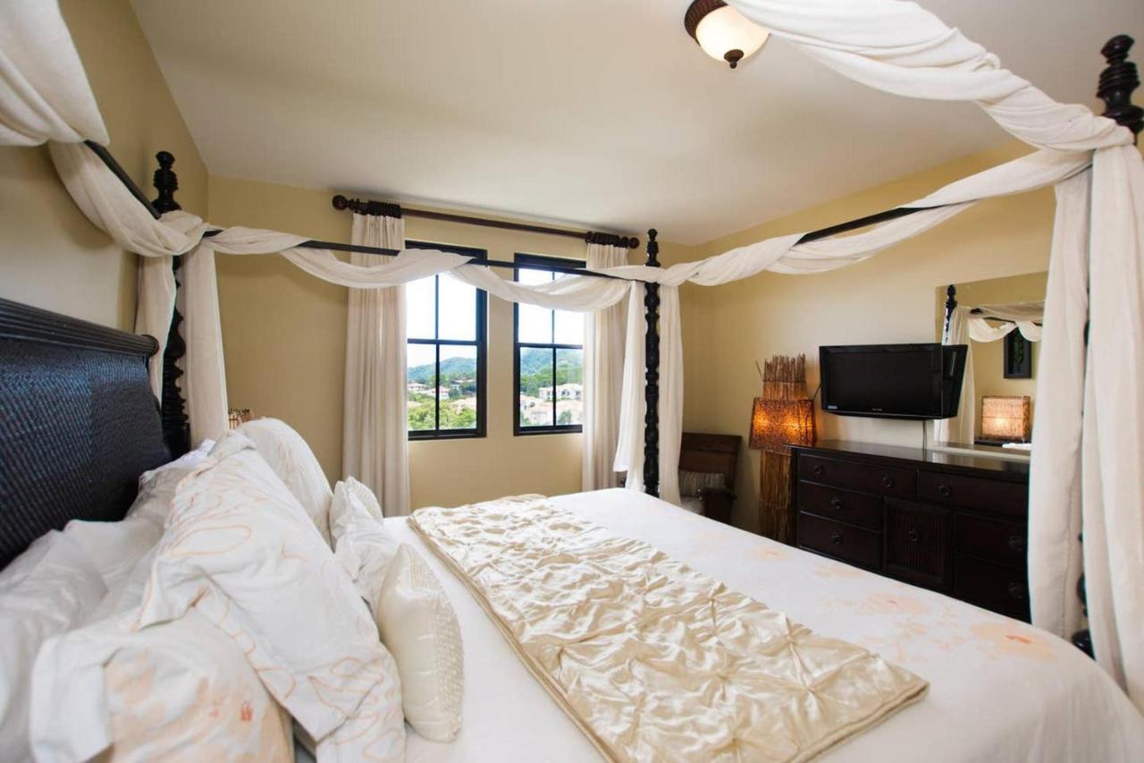 Classy Artsy Ocean-view Unit Near Pool At Pacifico In Sleeps 6