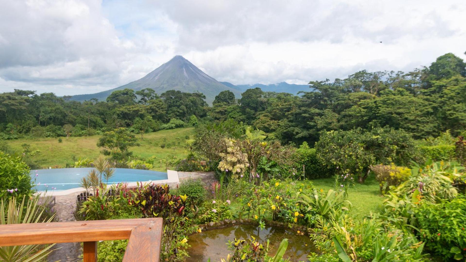 Arenal Lodge *
