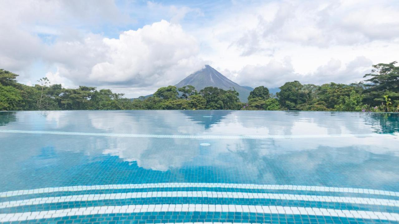 Arenal Lodge *