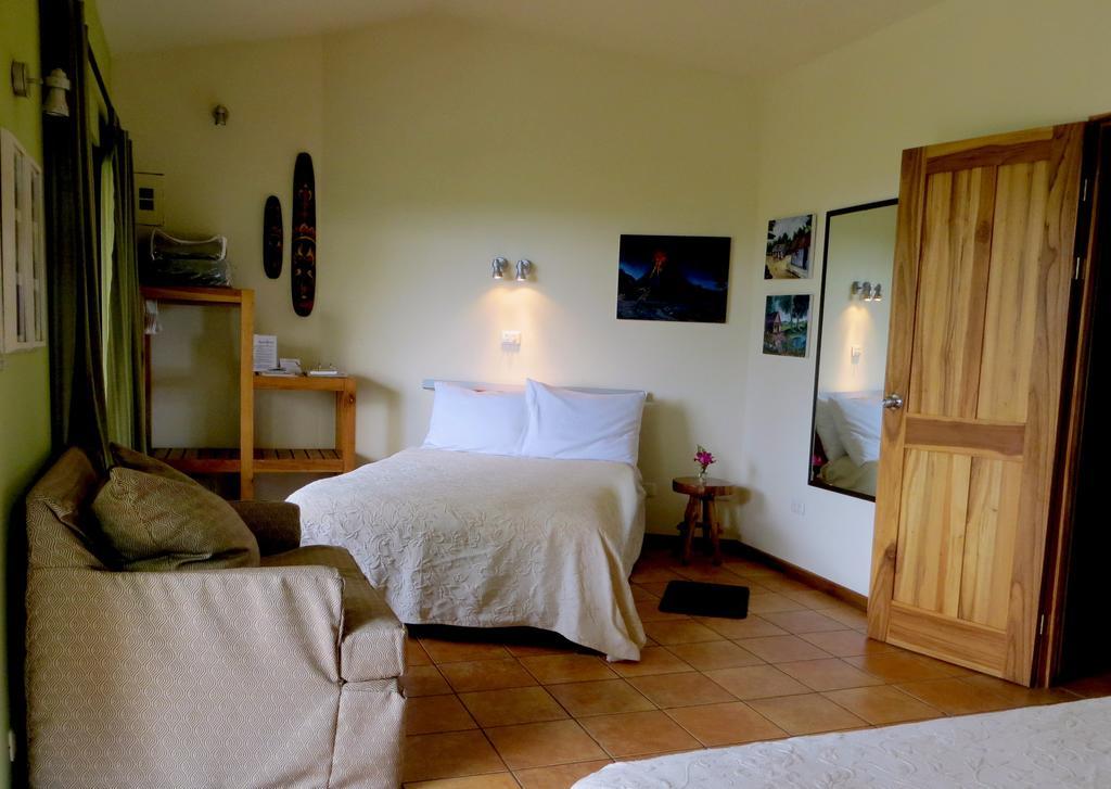 Pura Vida 4*