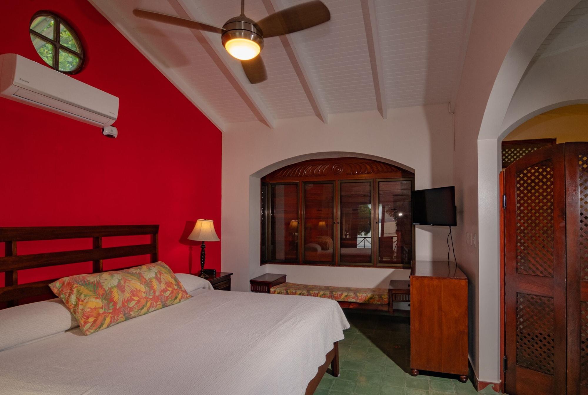 Hotel Club Del Mar