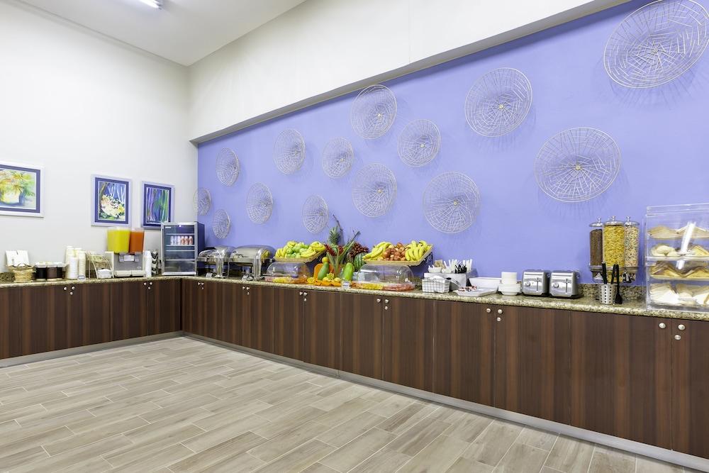 Hotel Irazu &