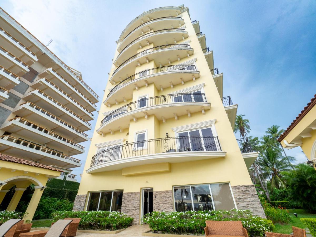 Ocean Terrace, Beachfront- A505 *