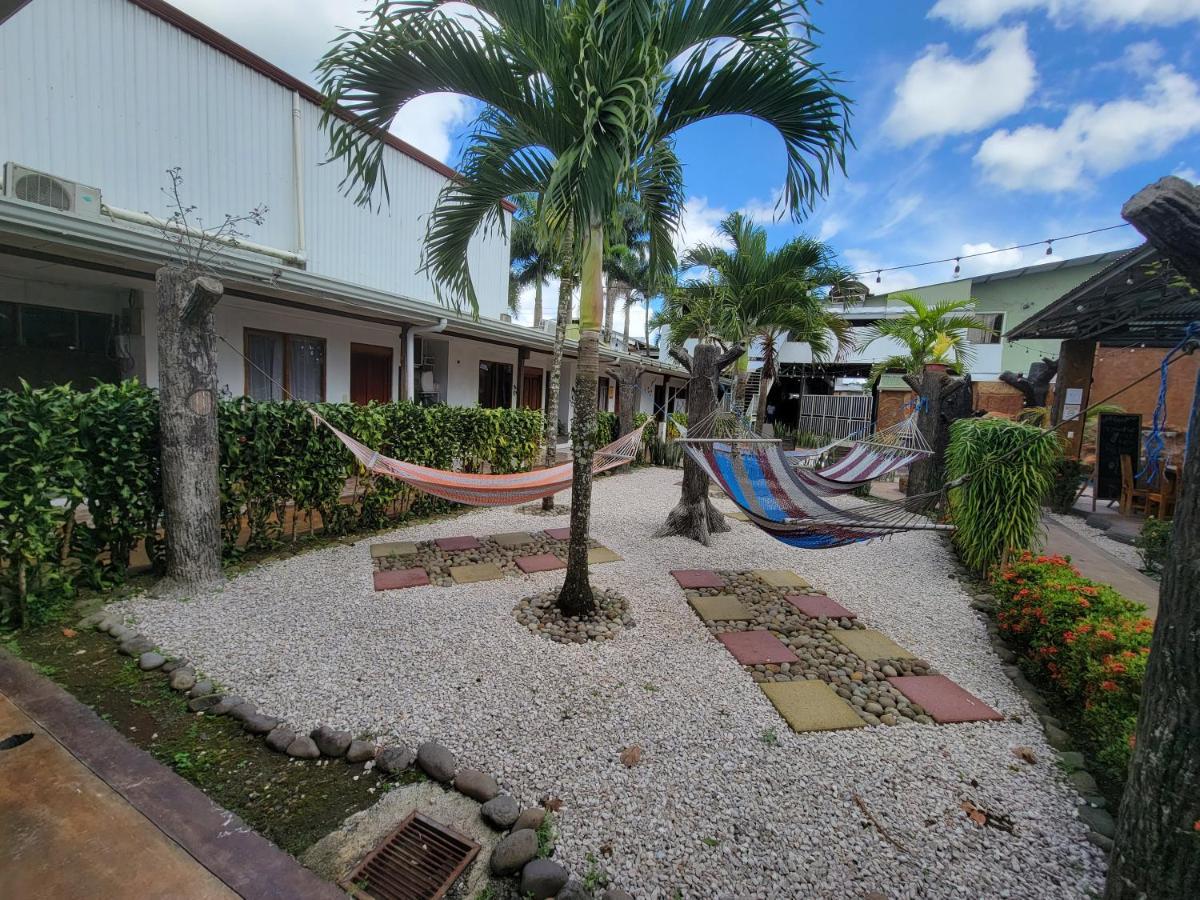 Arenal Poshpacker Hostel *