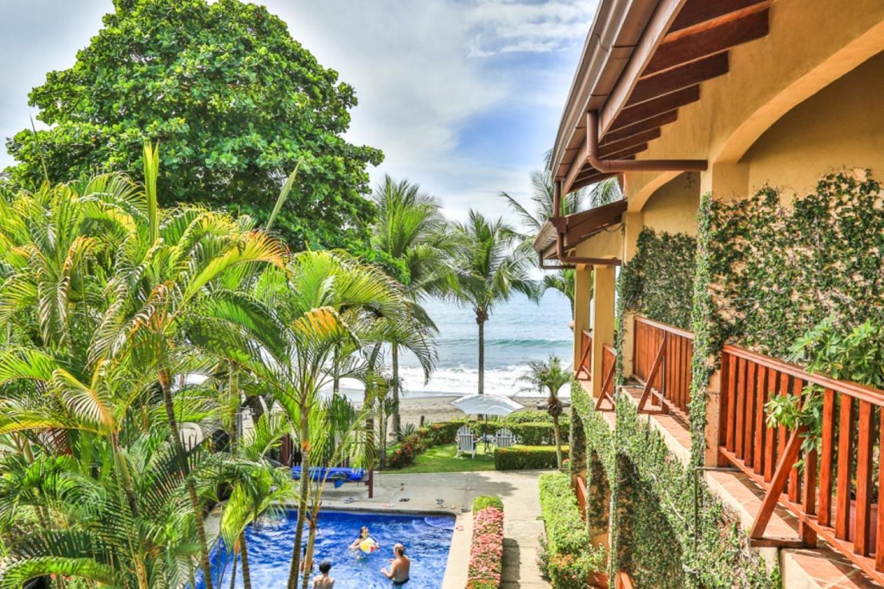 Hotel The Backyard Beachfront *