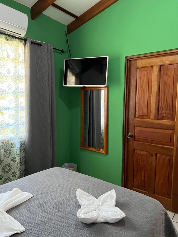 Cabinas El Colibri Hotel Puerto Carrillo