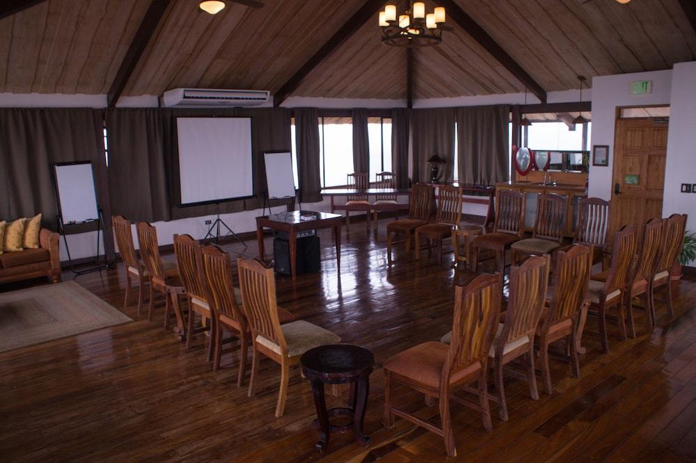 Blanca Cloud Forest & Retreat Hotel