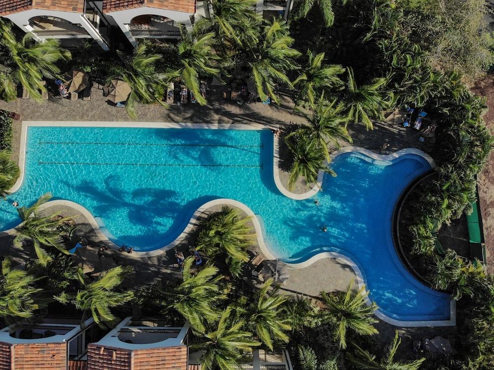 Breeze Private Club Apartment