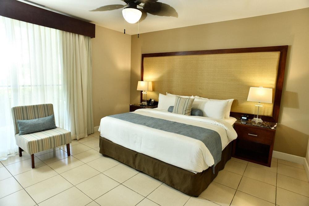Breeze Private Club