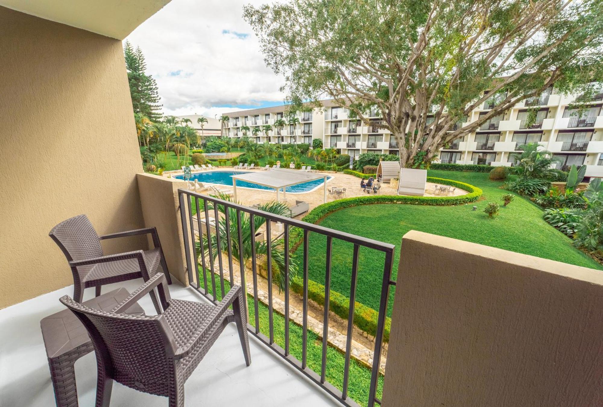 Irazu & Hotel 4*