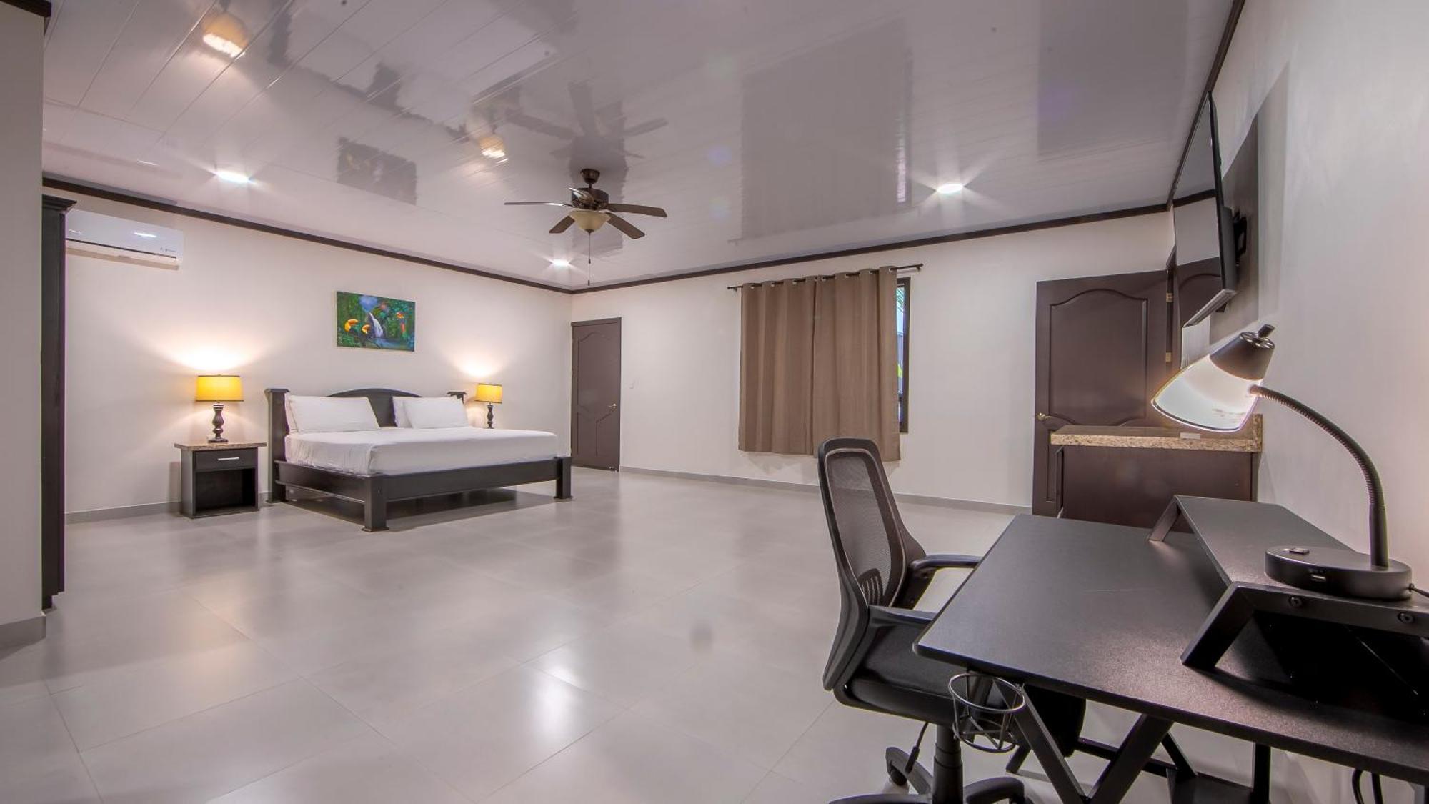 Hotel Serenity &