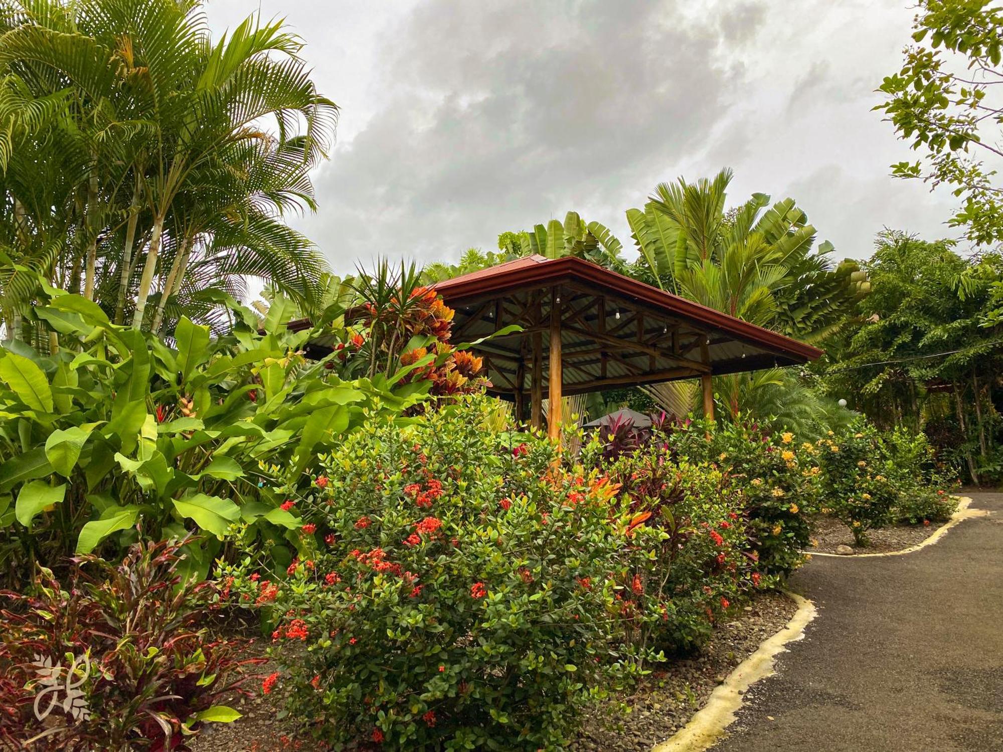Heliconias Nature & Hot Springs Hotel