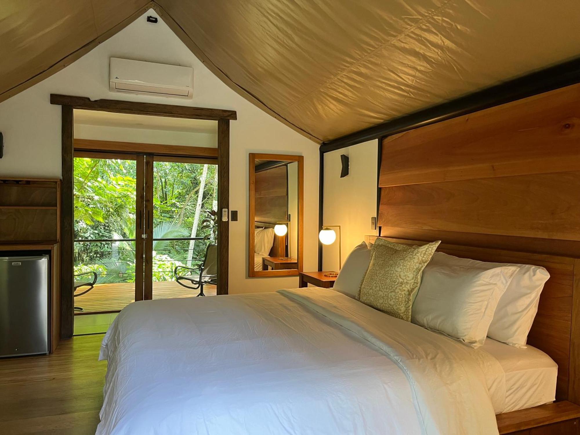 Luxury tent Arenal Glamping