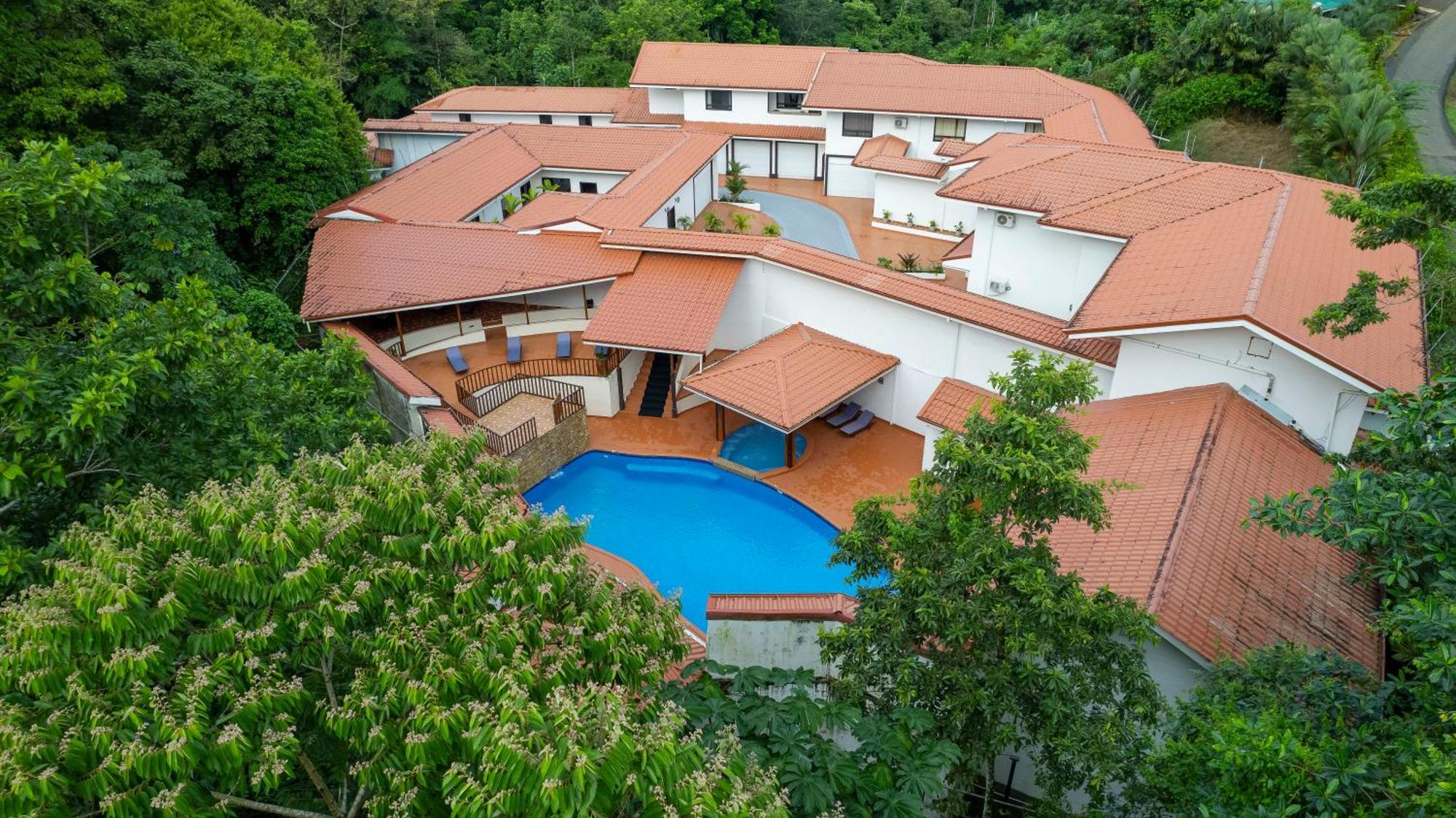 Hotel Serenity & 4*