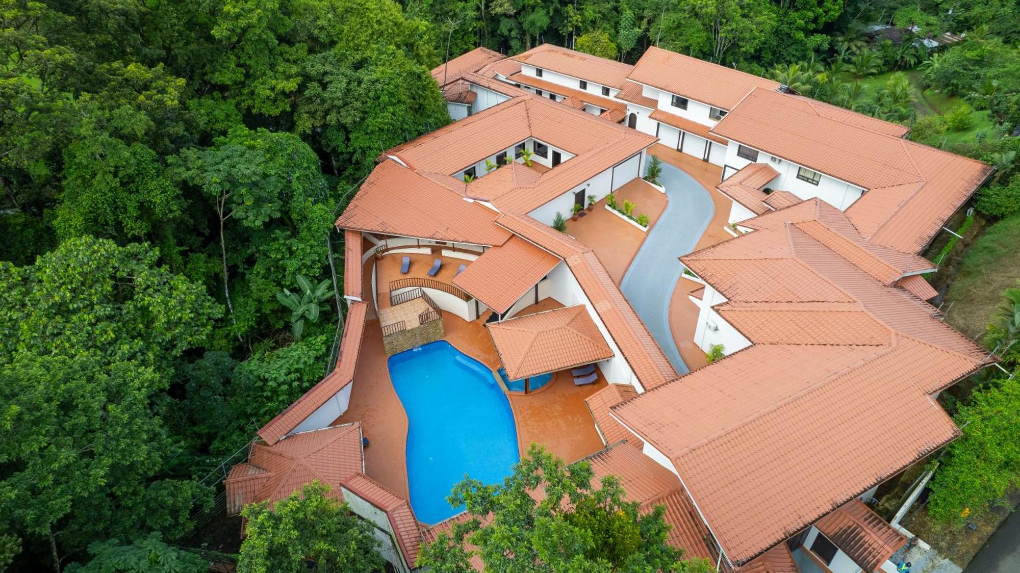 Hotel Serenity & 4*