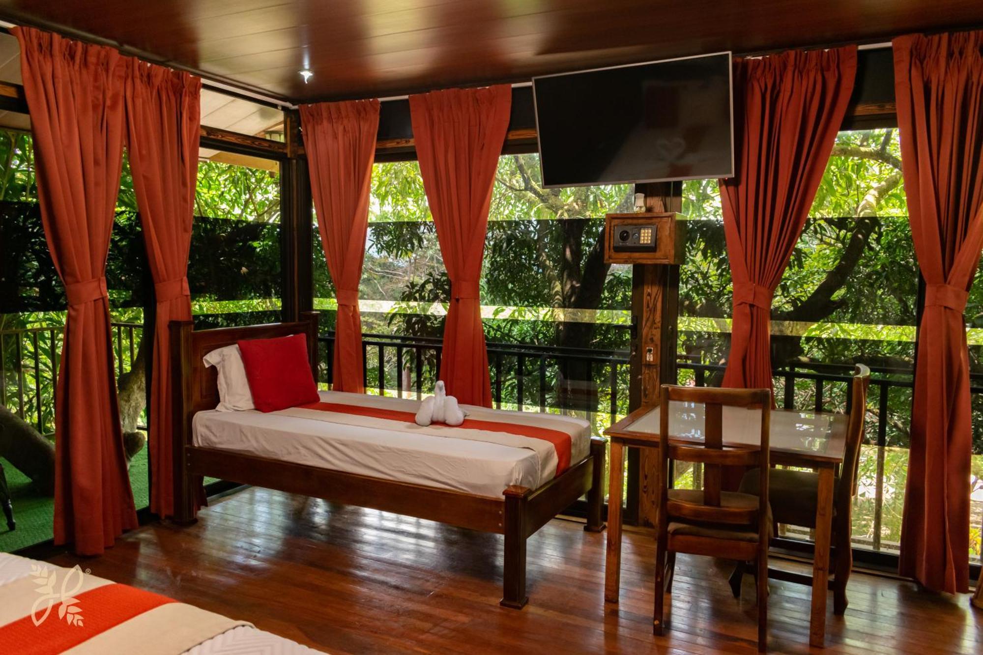Hotel Heliconias Nature & Hot Springs 4*
