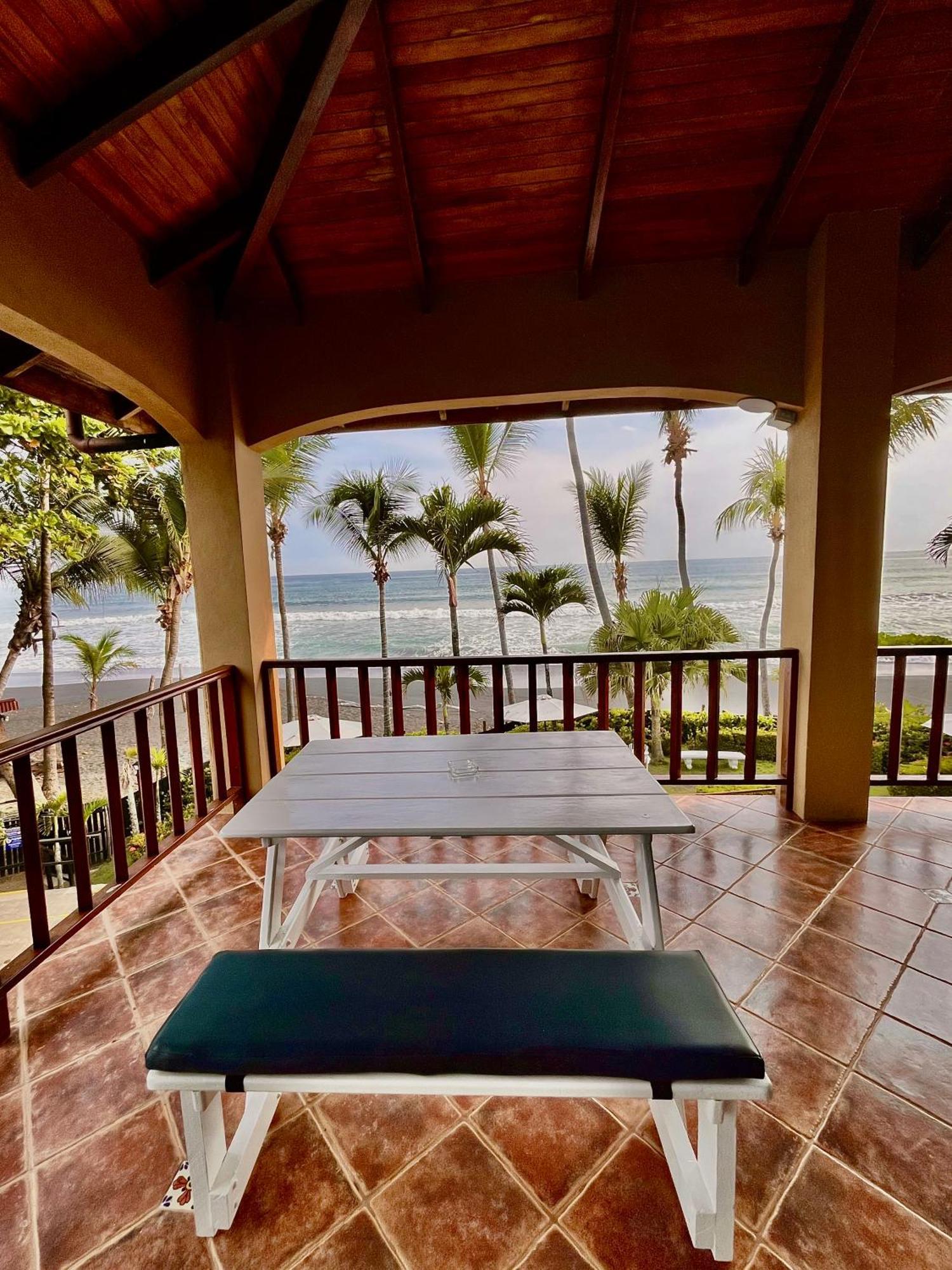 Hotel The Backyard Beachfront *