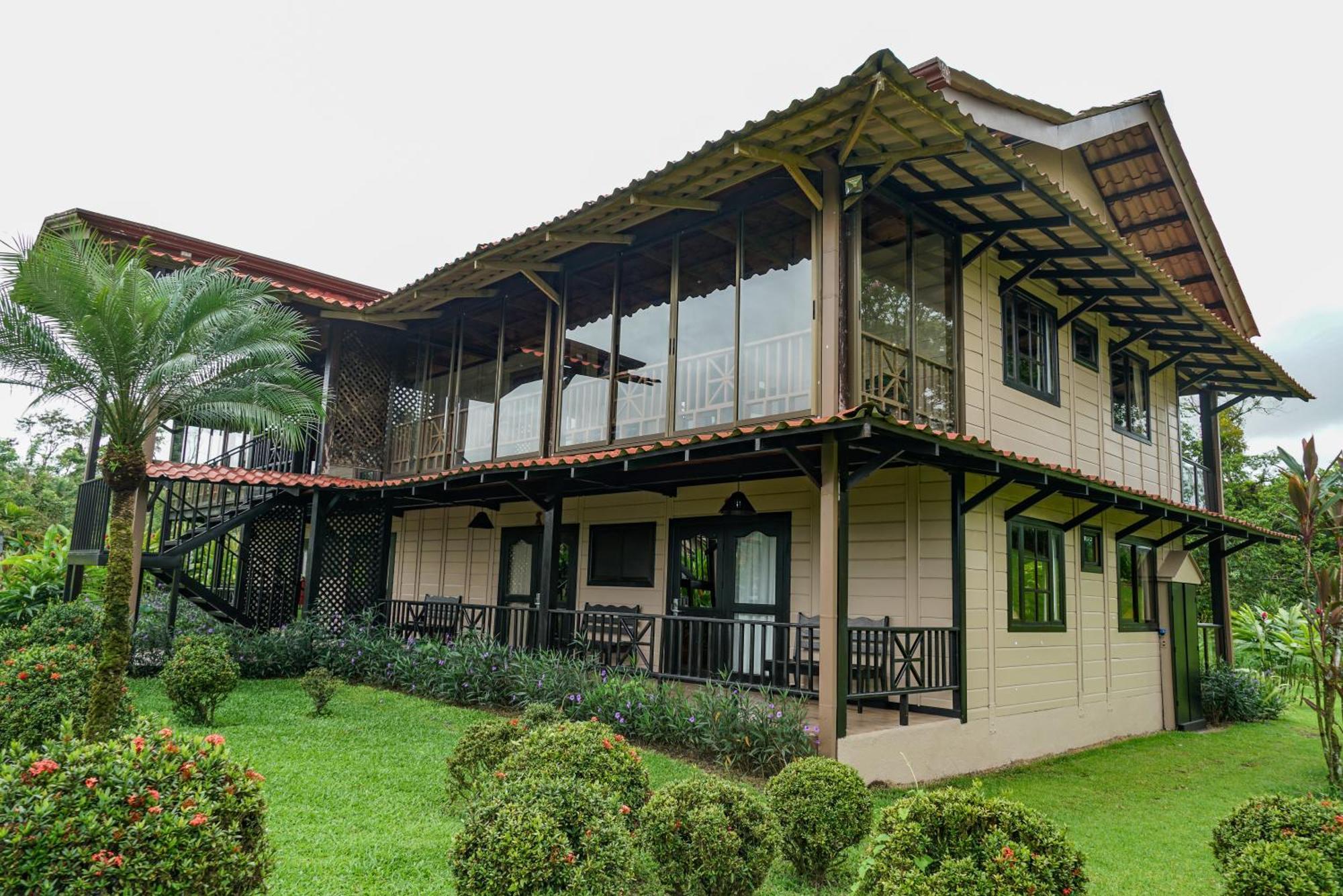 Hotel Montana De Fuego 4*