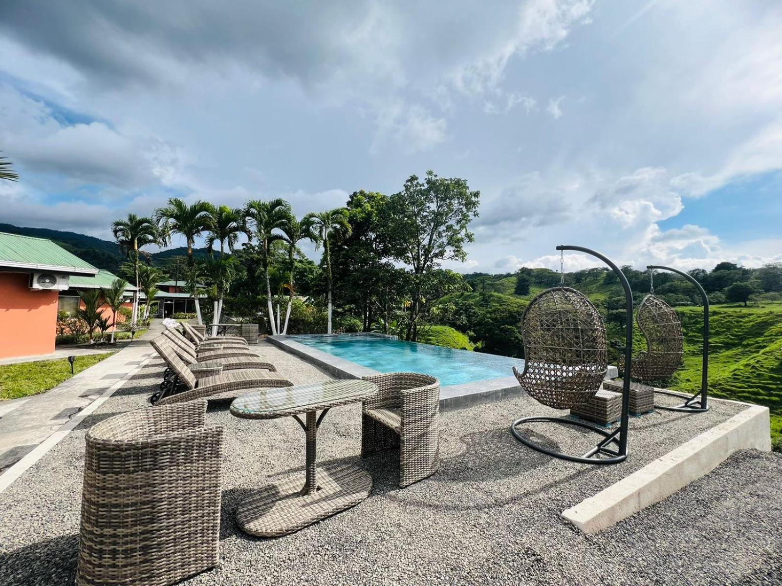 Chateau Arenal & Restaurante Hotel