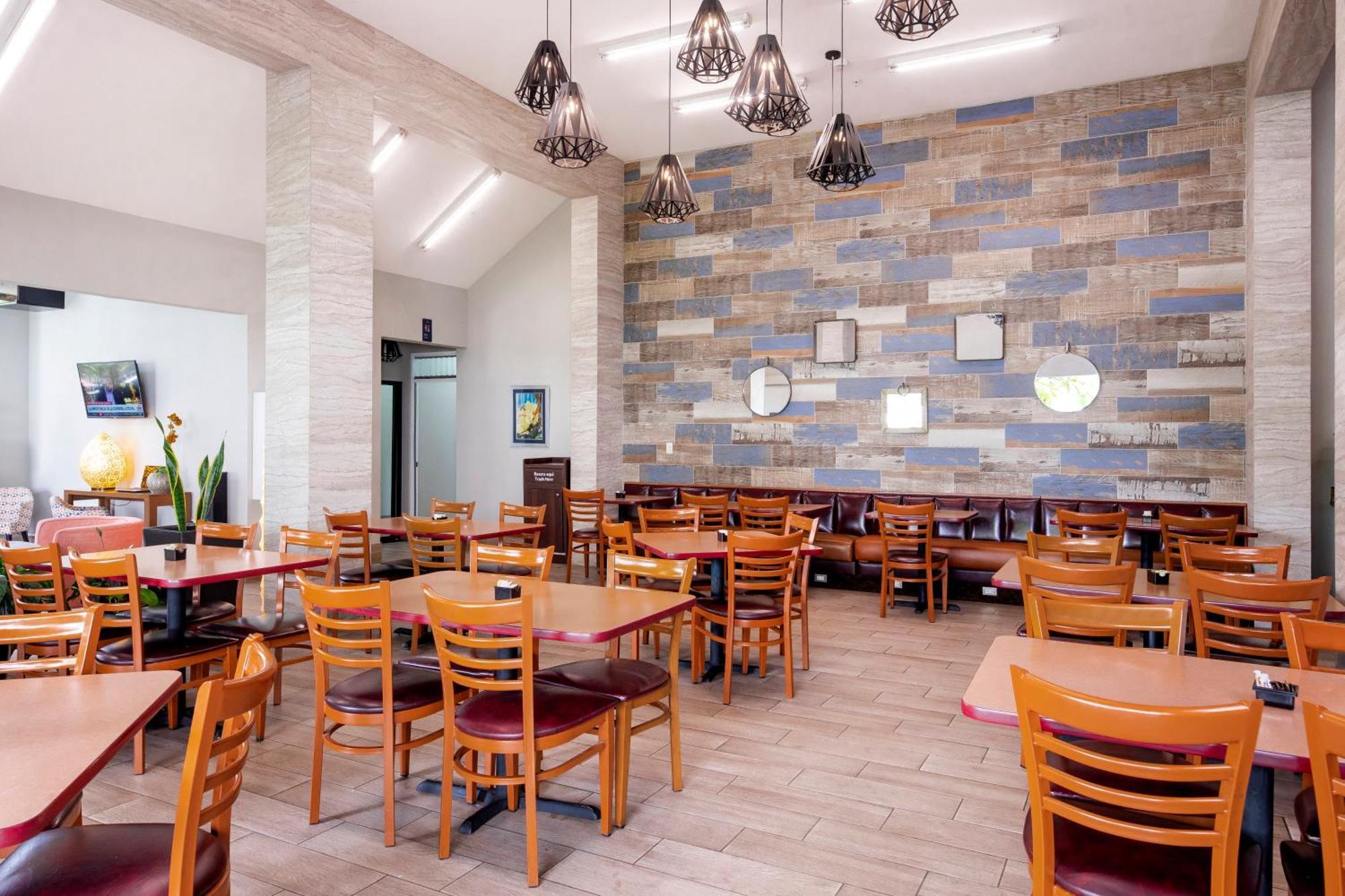 Hotel Irazu &