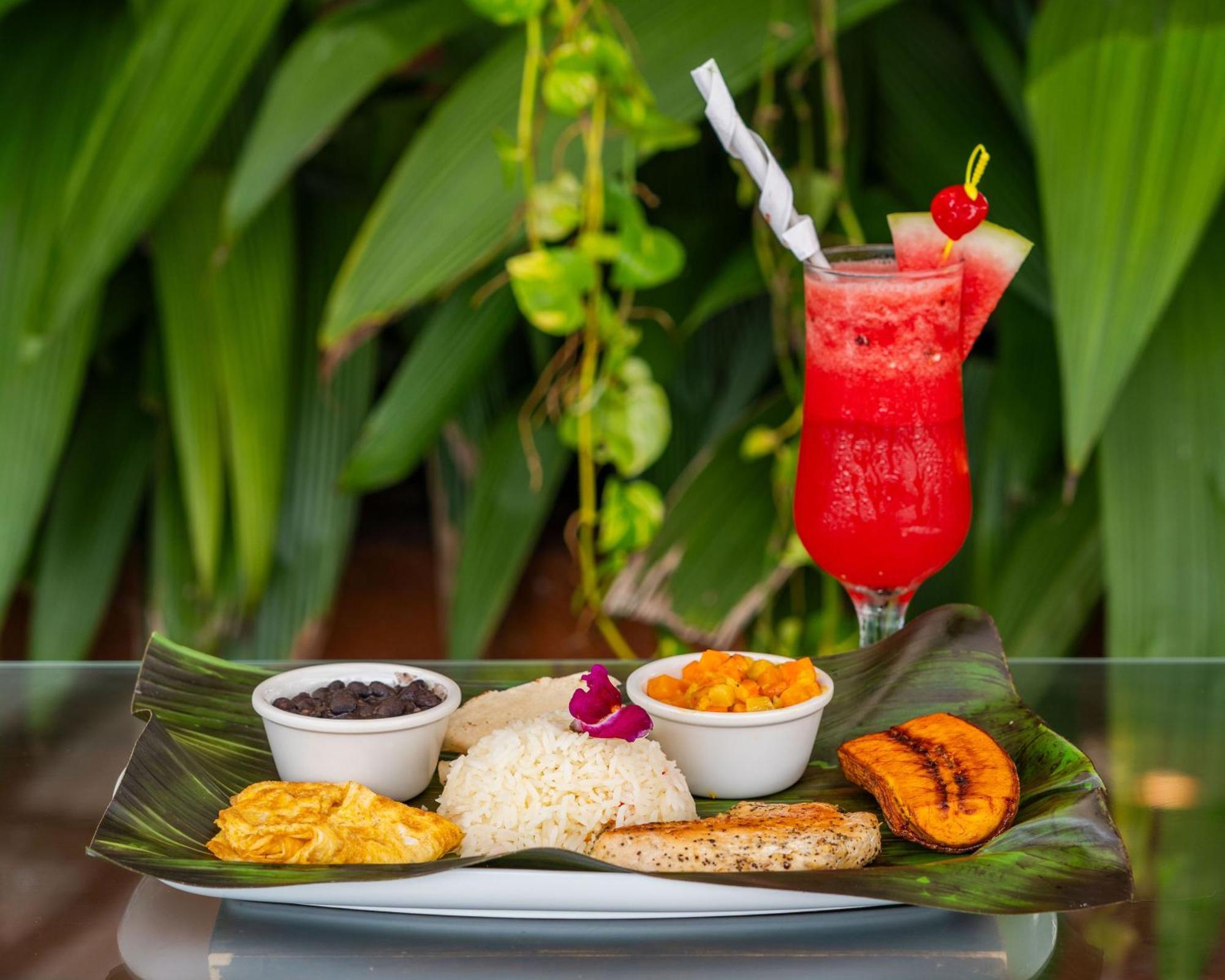 Chateau Arenal & Restaurante Hotel