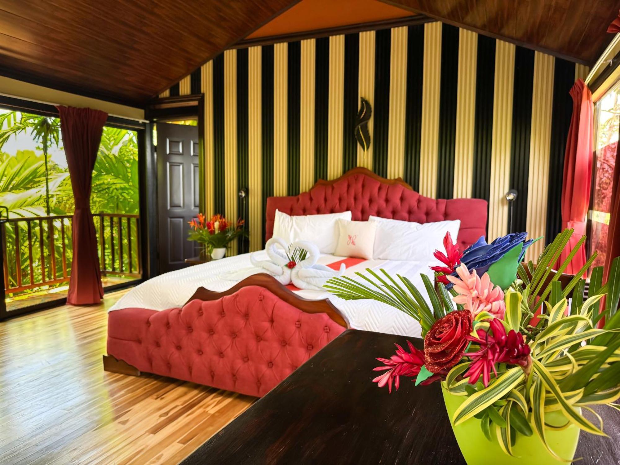 Heliconias Nature & Hot Springs Hotel