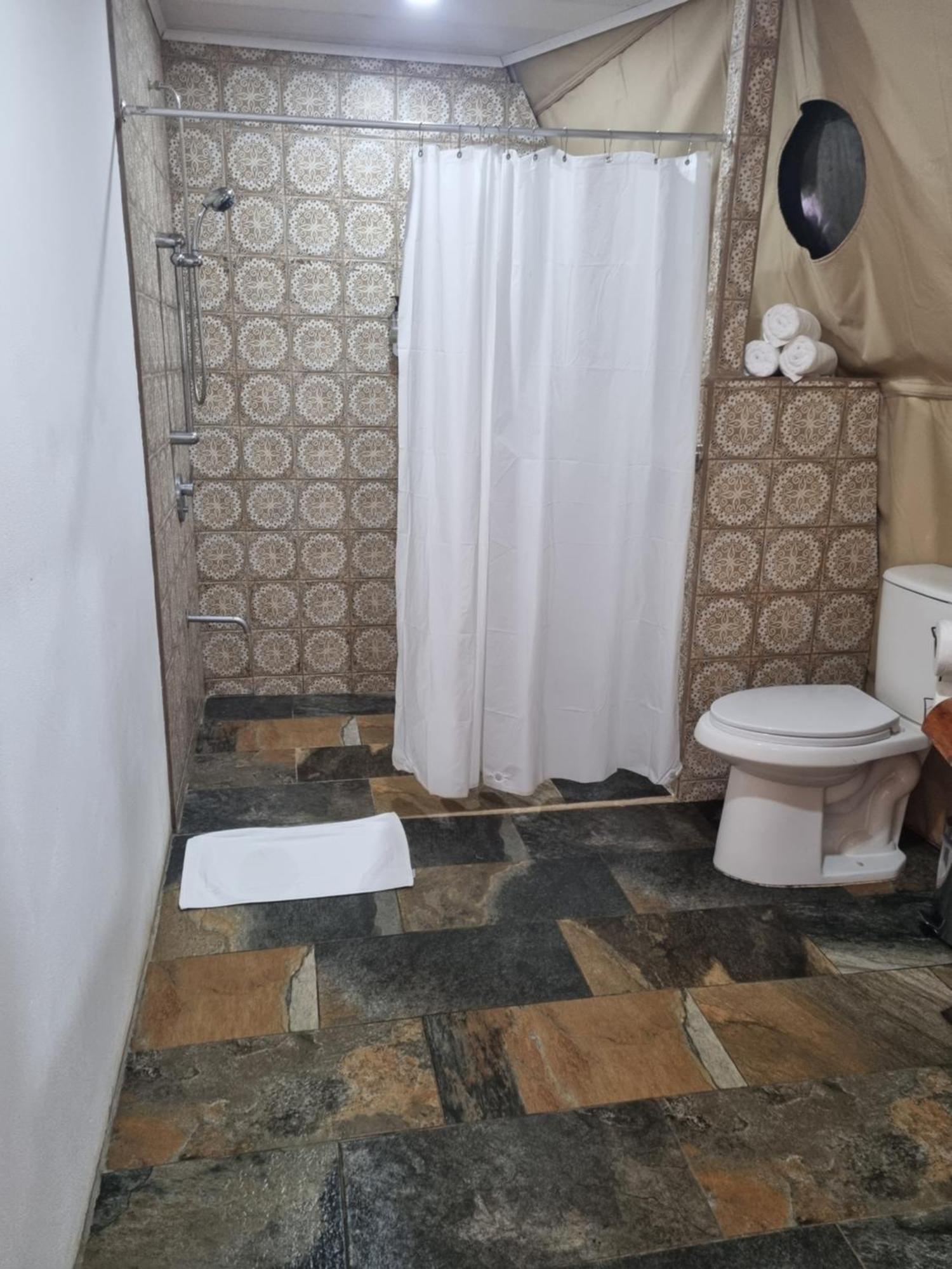 Refugio La Paz Ecoglamping Capsule hotel *