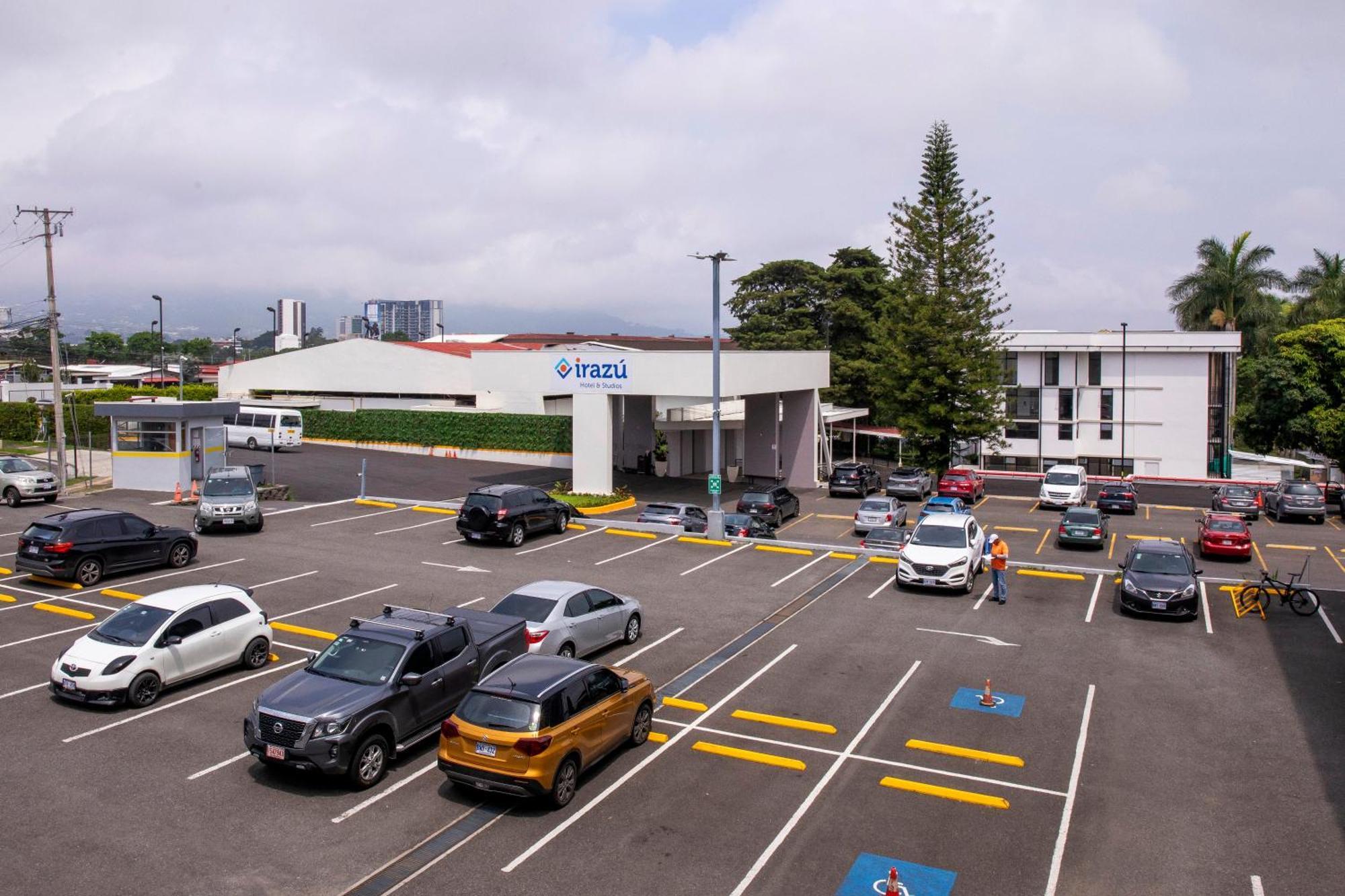 Irazu & Hotel
