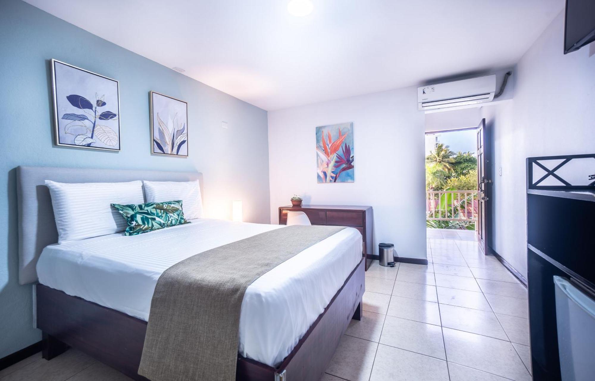Paradise Front Hotel 3*