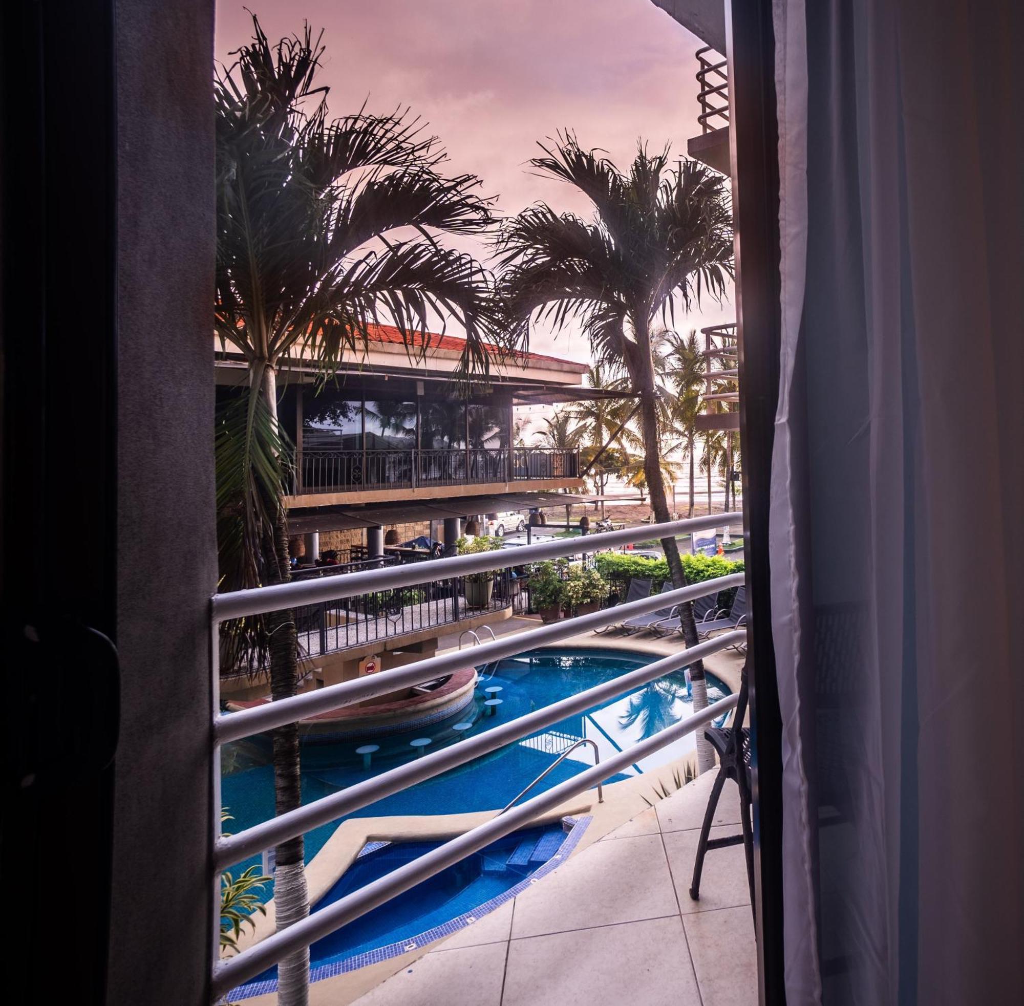 Hotel Paradise Front