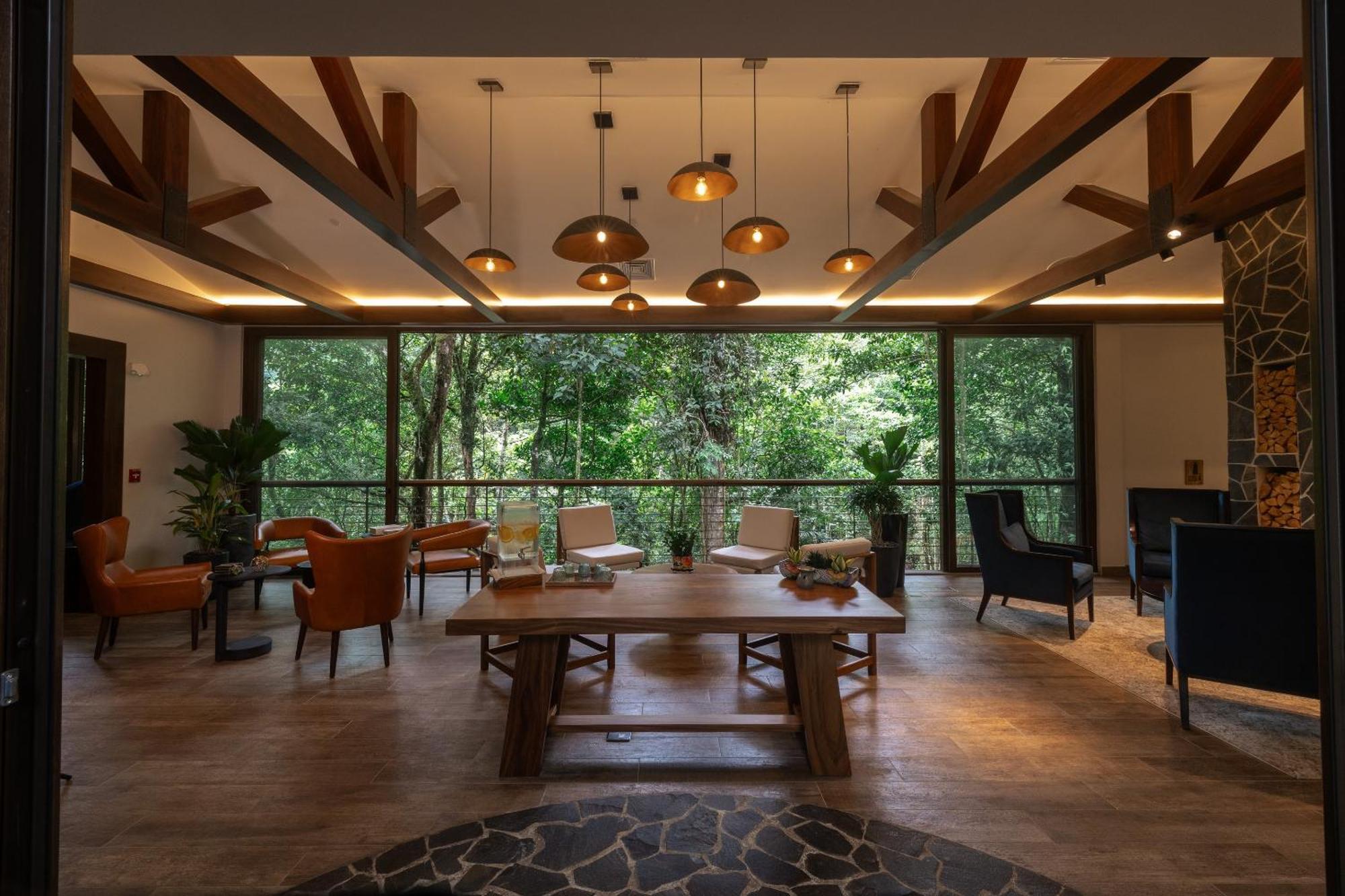Lodge El Silencio & Costa Rica Toro Amarillo