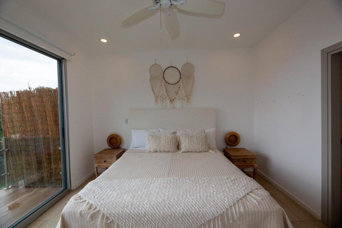 Beachfront Stunning Views Apartment *