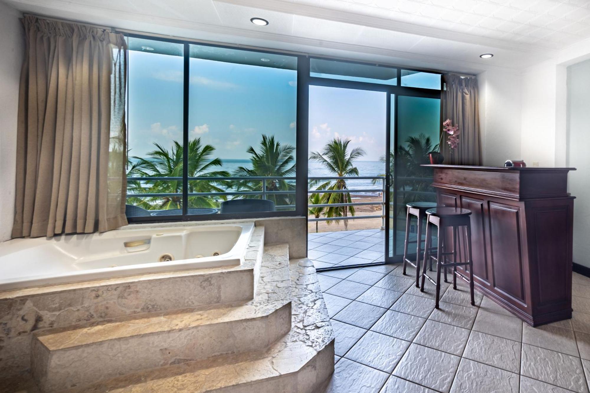 Paradise Front 3*