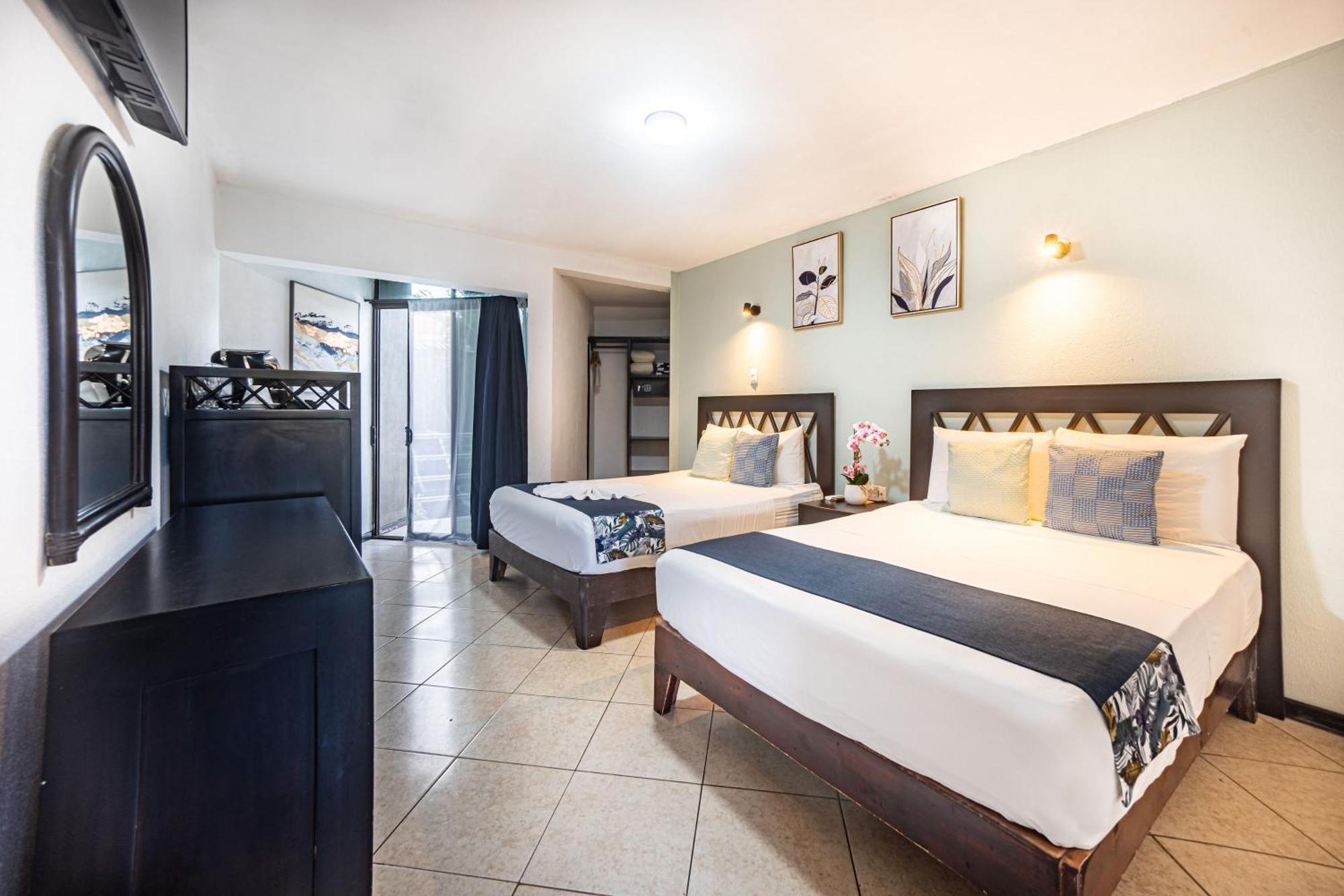 Hotel Paradise Front 3*