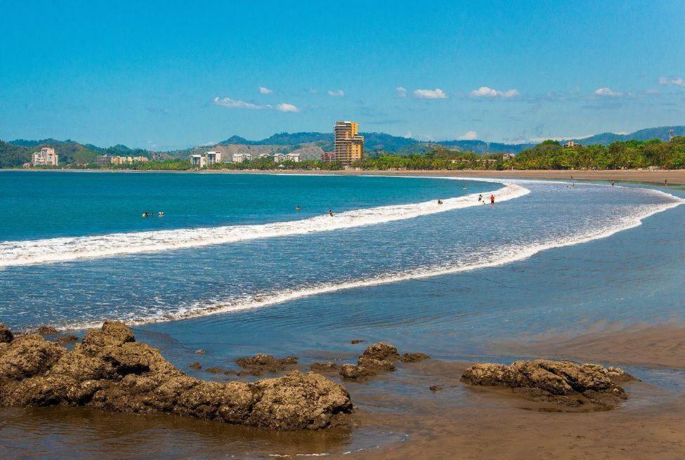 Beachfront Stunning Views *
