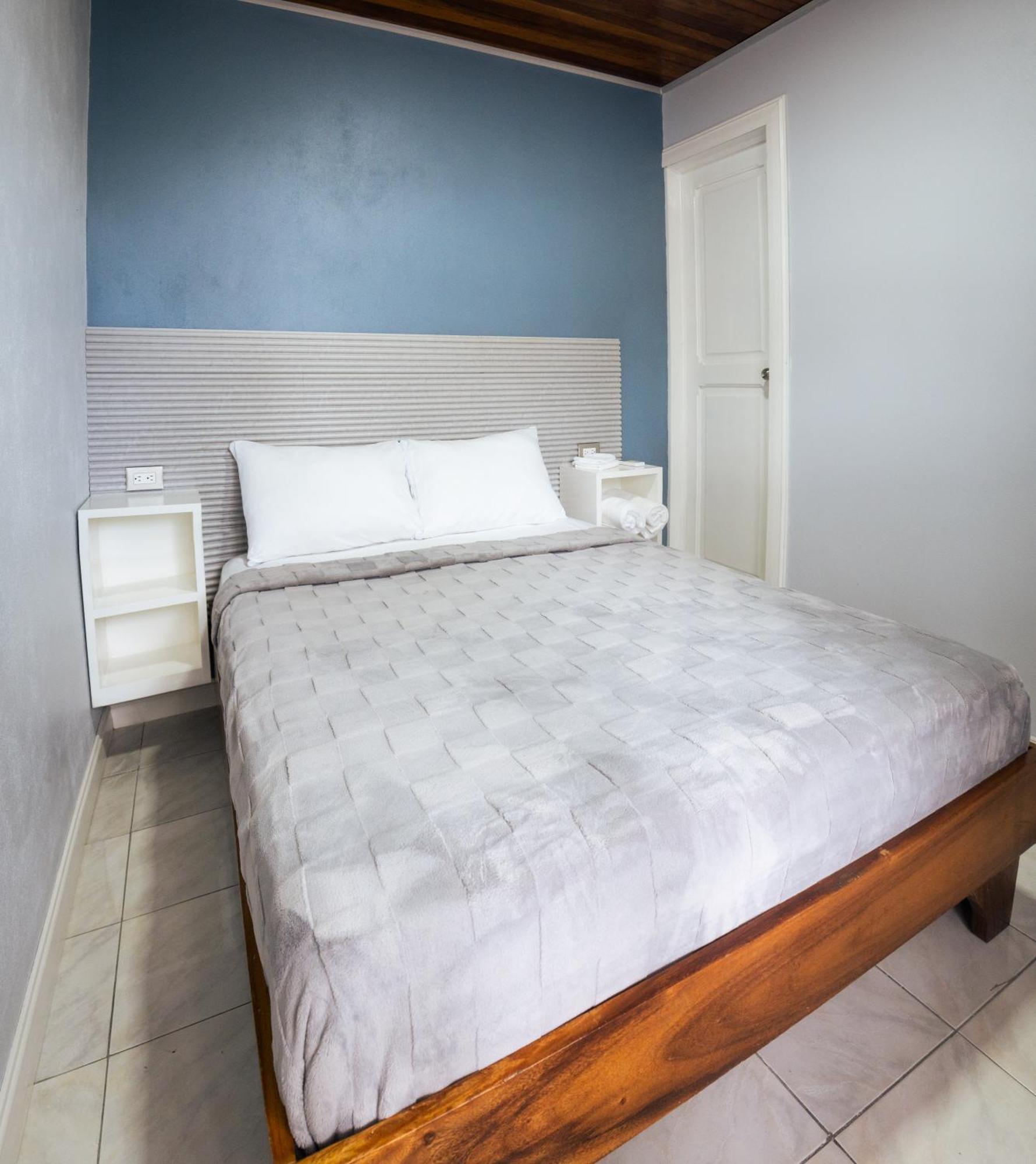 Arenal Poshpacker Hostel *