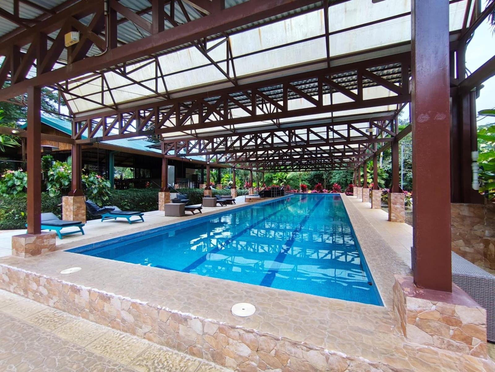 Avita Hotel *