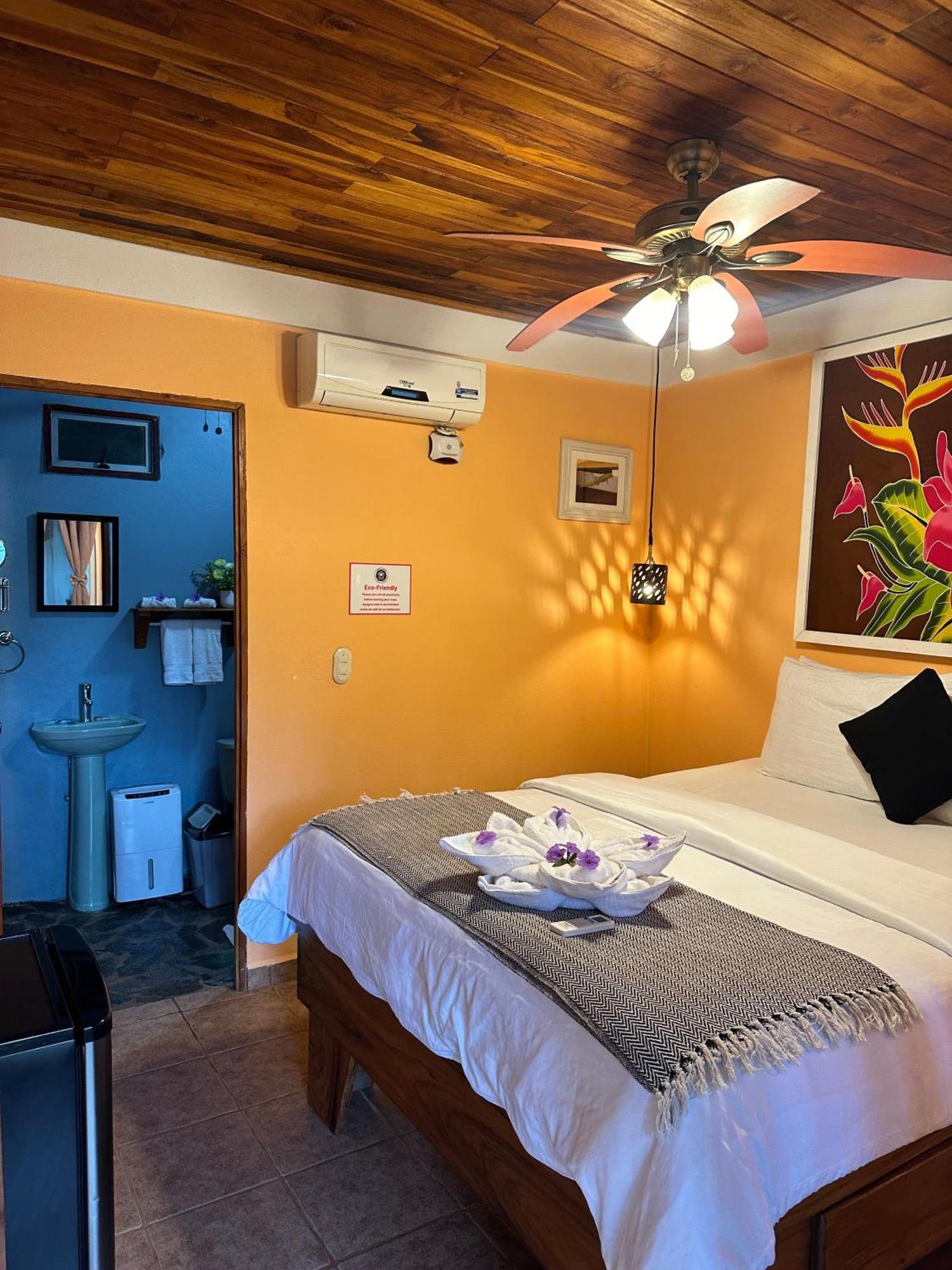 Jungle's Edge Hotel Nosara