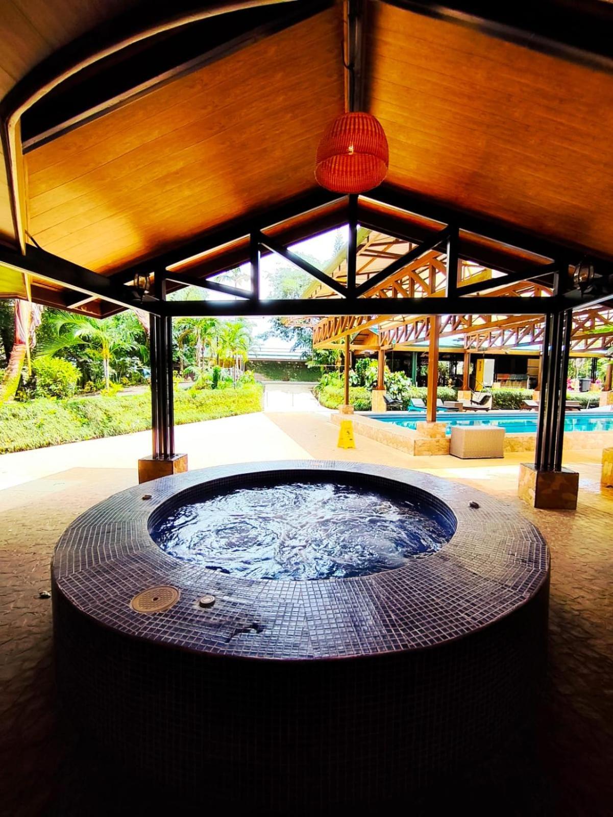 Avita Hotel *
