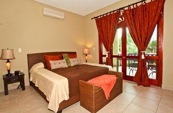 Hotel Bahia Azul By Lost Vacations 3*