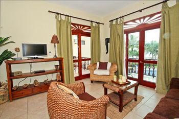 Hotel Bahia Azul By Lost Vacations 3*