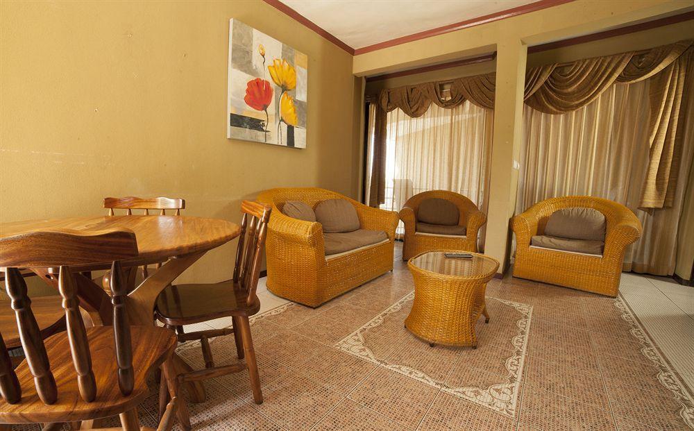 Paradise Front Hotel