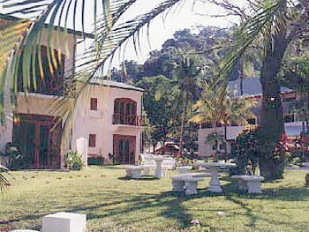 Club Del Mar Hotel