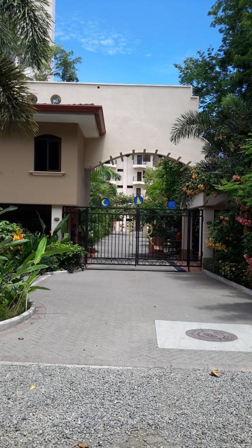 Tres Regalos Condominium Beach Club *