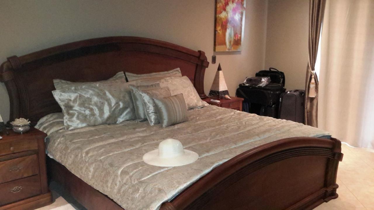 Tres Regalos Condominium Beach Club Apartment Jaco