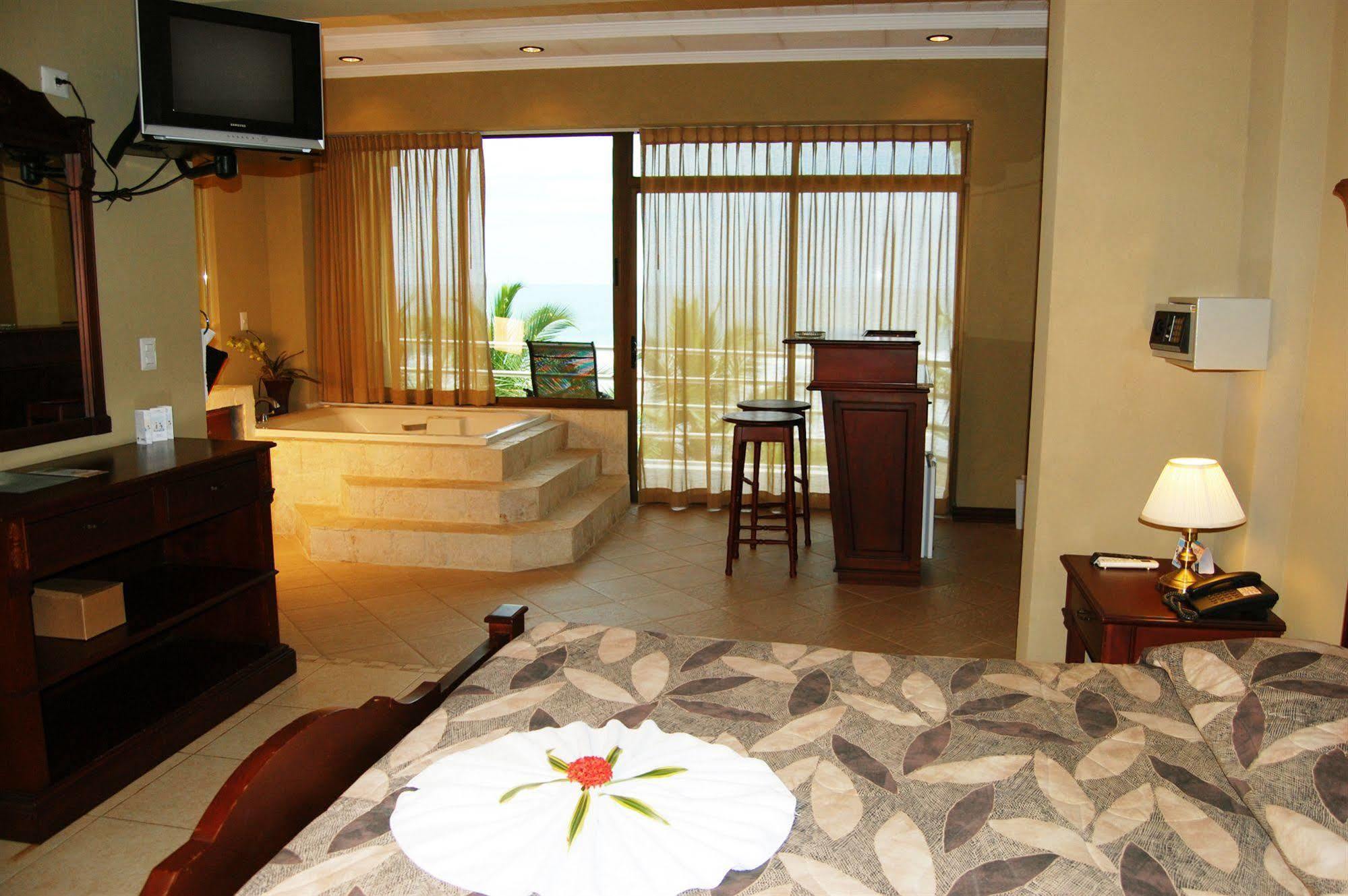 Hotel Paradise Front 3*
