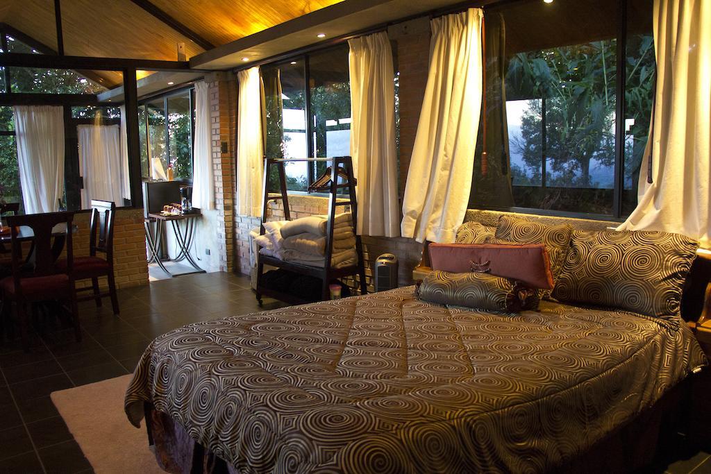 Altura Hotel