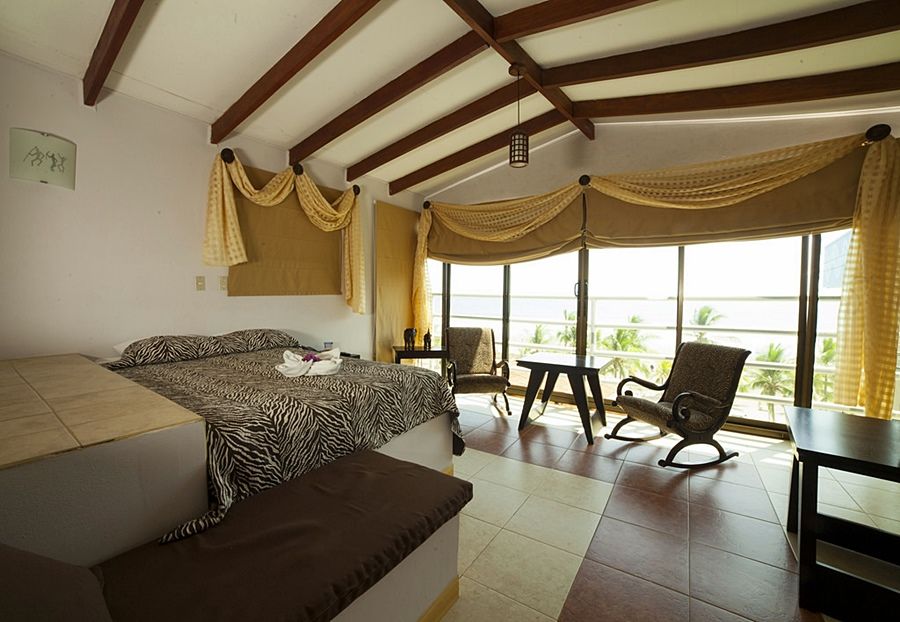 Paradise Front Hotel 3*